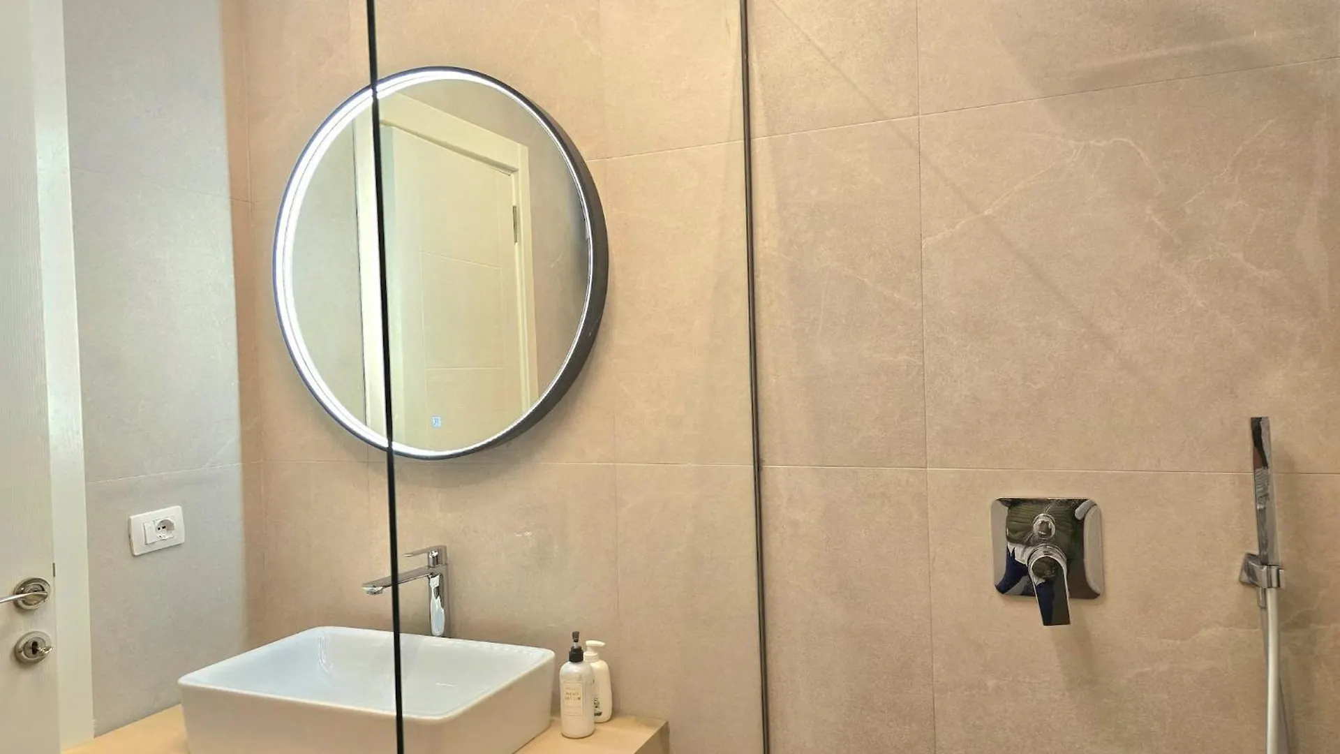 Comfortable Beachside Stay In Gated Resort Plazhi San Pietro