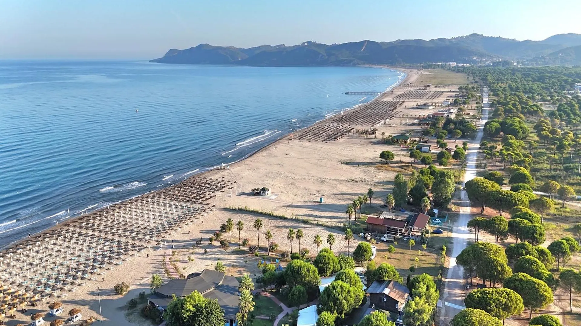 Comfortable Beachside Stay In Gated Resort Plazhi San Pietro شقة