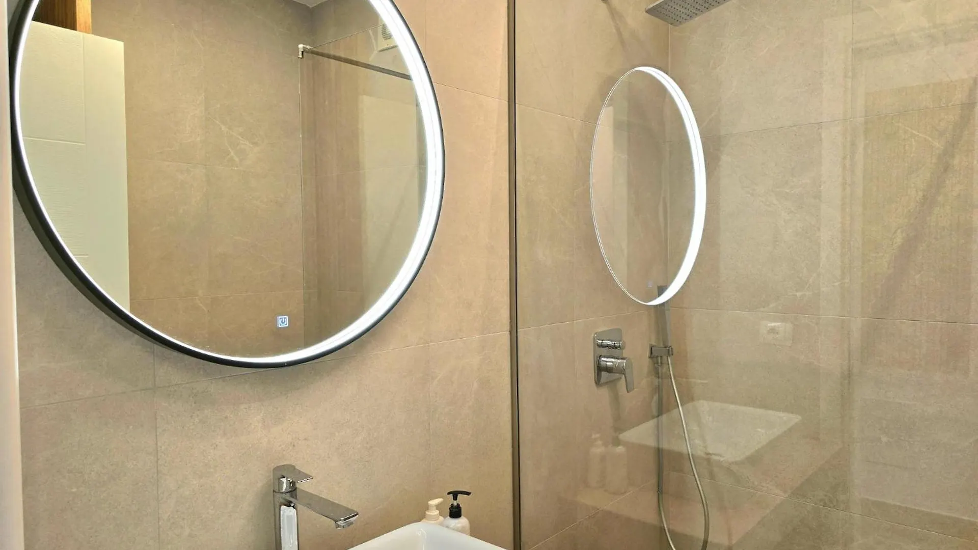 شقة Comfortable Beachside Stay In Gated Resort Plazhi San Pietro ألبانيا
