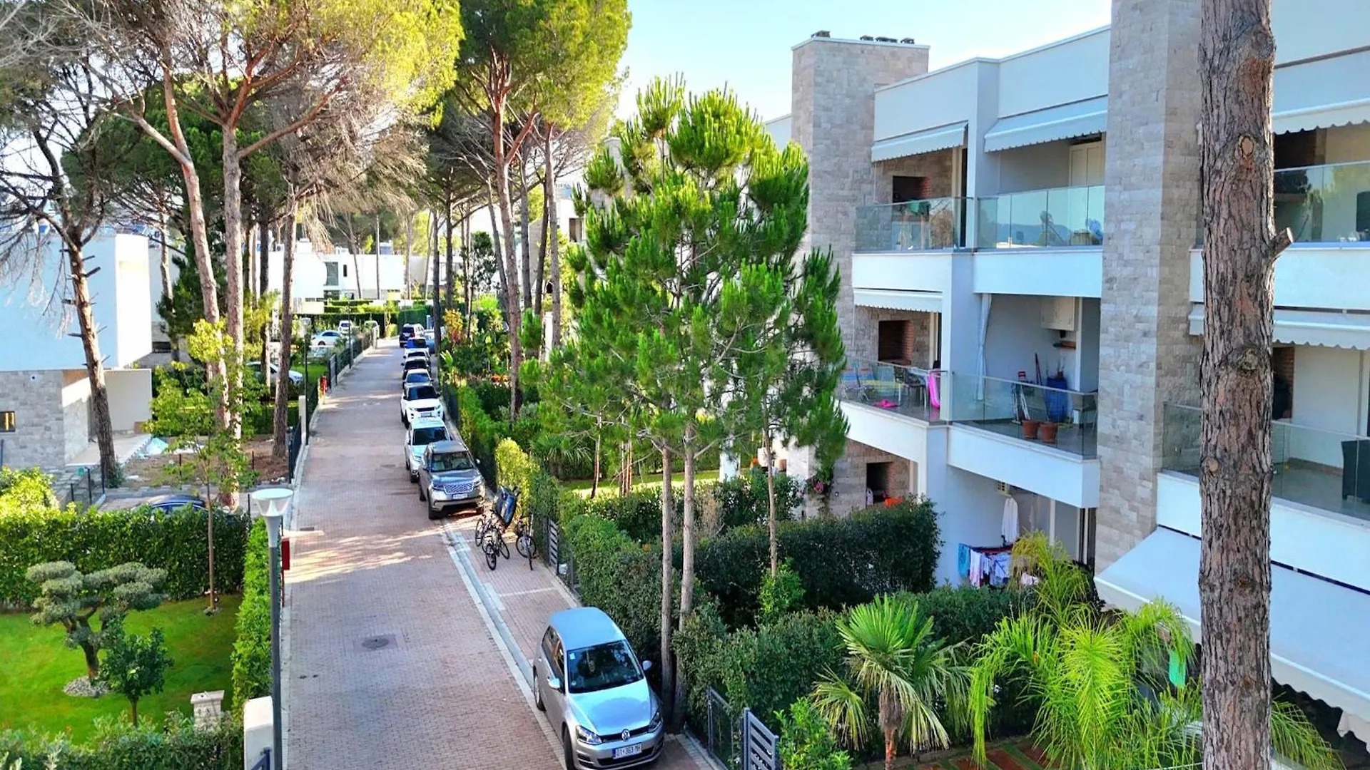 Comfortable Beachside Stay In Gated Resort Plazhi San Pietro